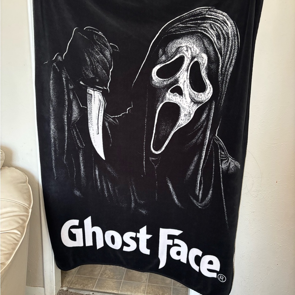 Bioworld Black Ghost Face Graphic Blanket